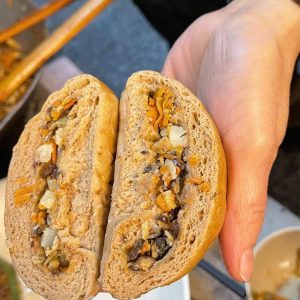 🥖 BÁNH MÌ CHAY NGŨ SẮC – THANH ĐẠM MÀ ĐẬM ĐÀ